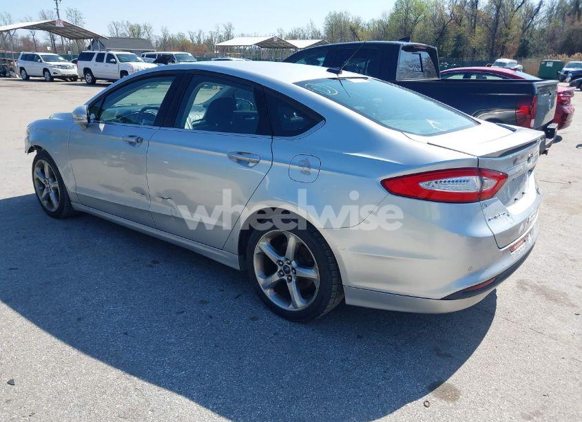 Photo 3 of 2013 Ford Fusion SE (VIN 3FA6P0HR0DR357389)