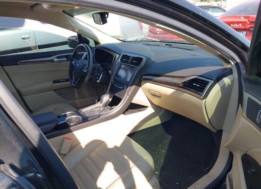 Photo 5 of 2013 Ford Fusion SE (VIN 3FA6P0HR1DR323607)