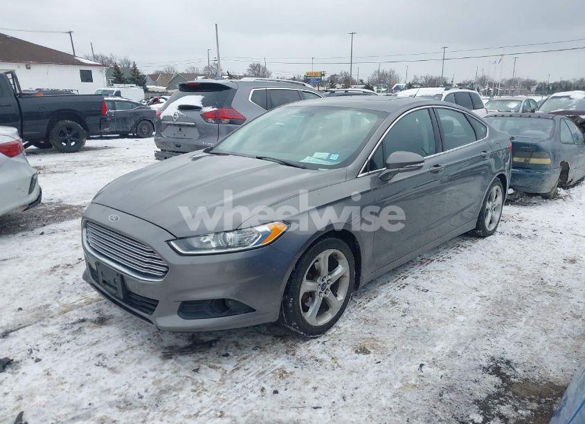 Photo 2 of 2013 Ford Fusion SE (VIN 3FA6P0HR2DR258668)
