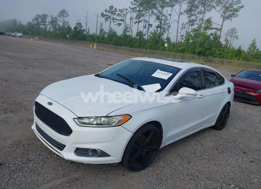 Photo 2 of 2013 Ford Fusion SE (VIN 3FA6P0HR3DR130858)