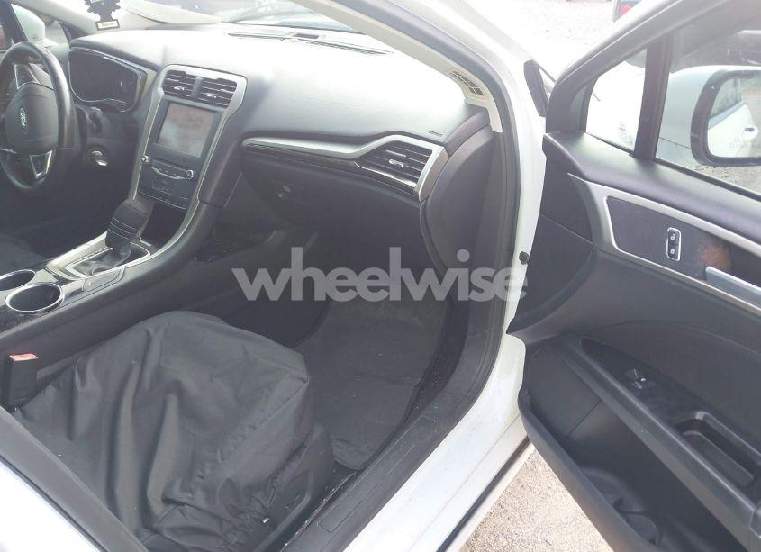 Photo 5 of 2013 Ford Fusion SE (VIN 3FA6P0HR3DR130858)