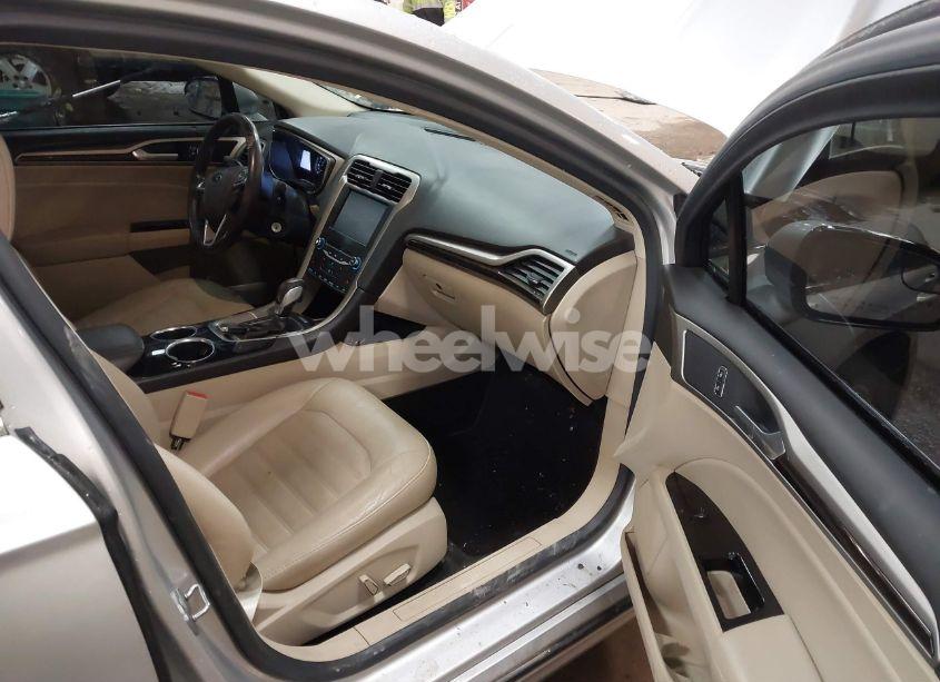 Photo 5 of 2013 Ford Fusion SE (VIN 3FA6P0HR3DR197833)