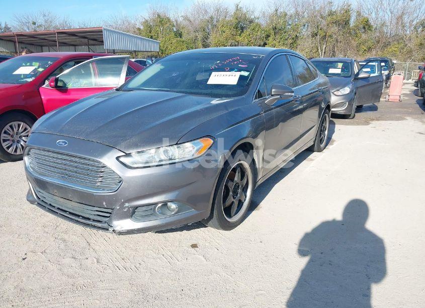 Photo 2 of 2013 Ford Fusion SE (VIN 3FA6P0HR4DR112921)