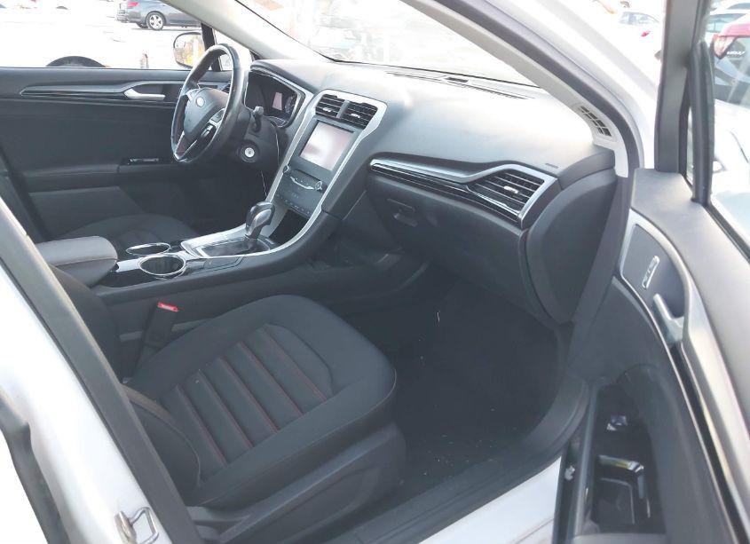 Photo 5 of 2013 Ford Fusion SE (VIN 3FA6P0HR4DR259630)