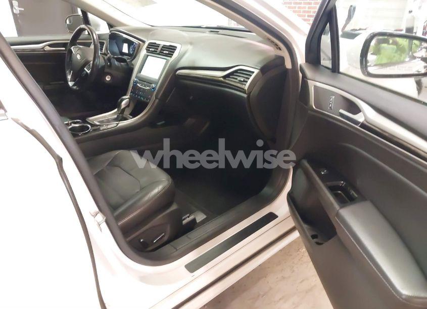 Photo 5 of 2013 Ford Fusion SE (VIN 3FA6P0HR4DR317459)