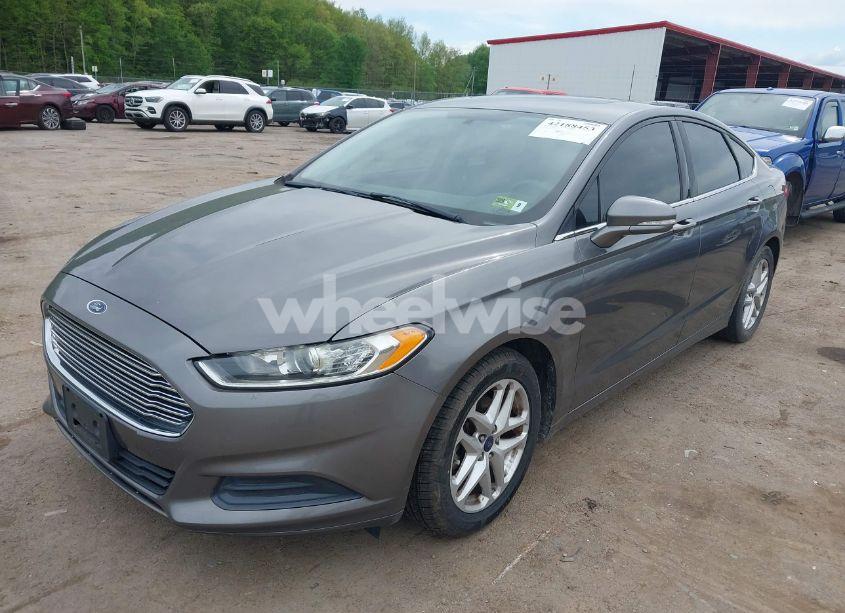 Photo 2 of 2013 Ford Fusion SE (VIN 3FA6P0HR4DR369271)