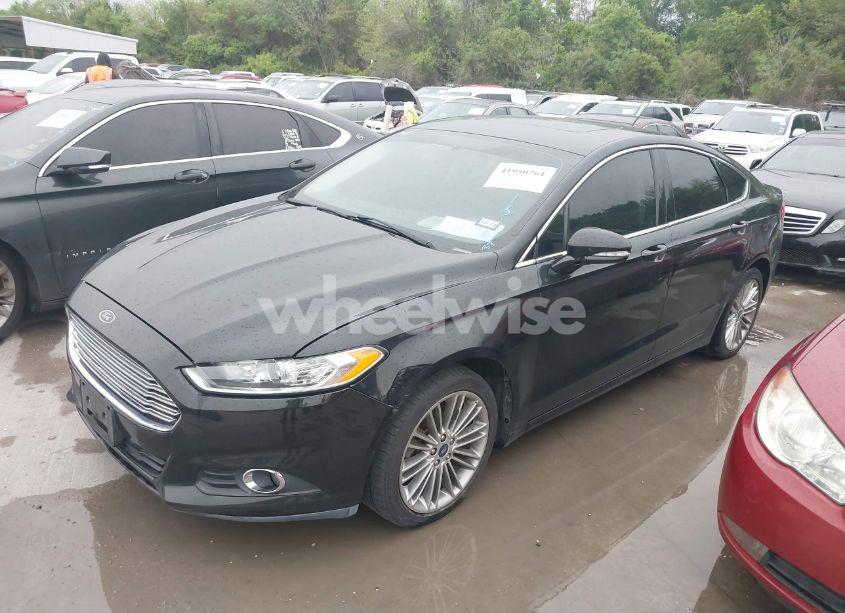 Photo 2 of 2013 Ford Fusion SE (VIN 3FA6P0HR4DR385132)