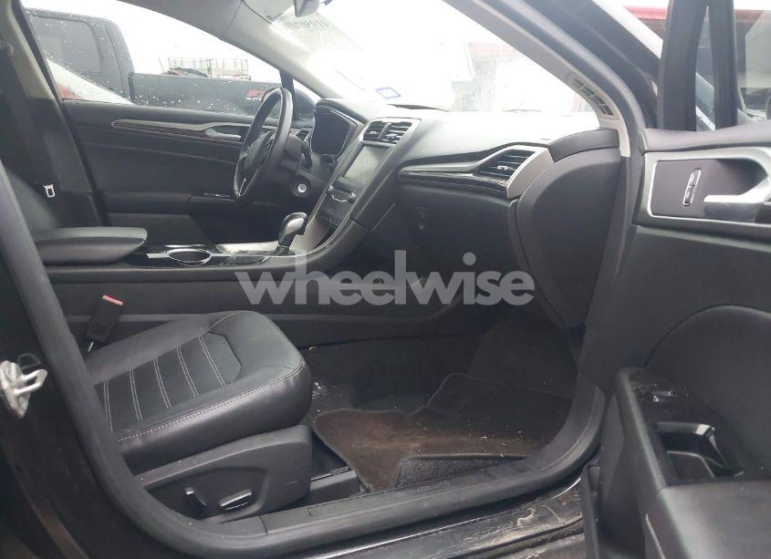 Photo 5 of 2013 Ford Fusion SE (VIN 3FA6P0HR4DR385132)