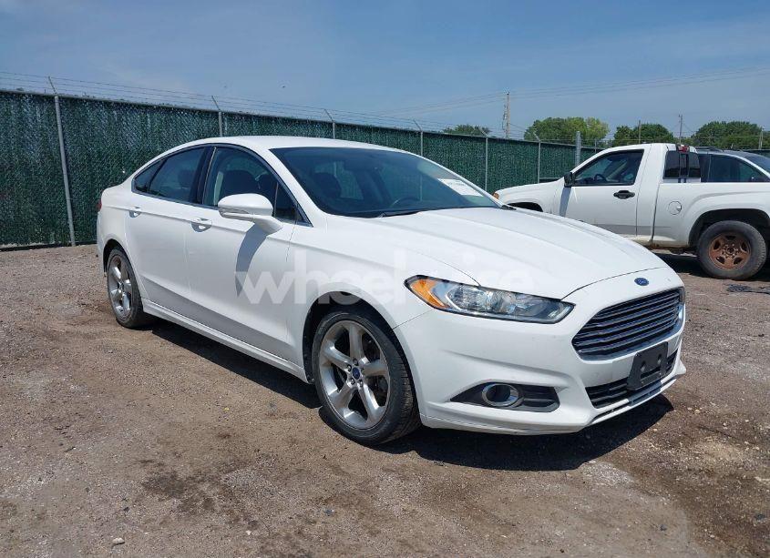 Photo 2 of 2013 Ford Fusion SE (VIN 3FA6P0HR6DR326633)
