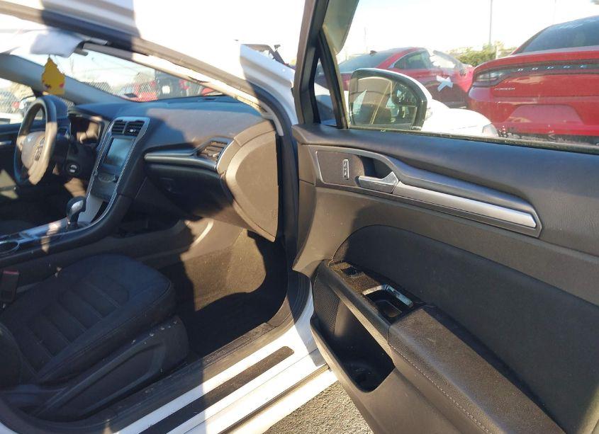 Photo 5 of 2013 Ford Fusion SE (VIN 3FA6P0HR6DR338913)