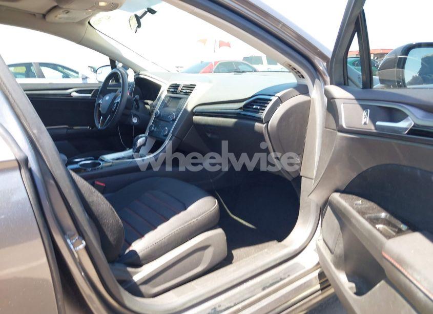 Photo 5 of 2013 Ford Fusion SE (VIN 3FA6P0HR8DR267827)