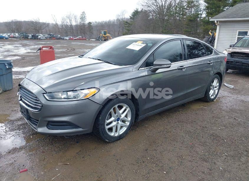 Photo 2 of 2013 Ford Fusion SE (VIN 3FA6P0HR8DR355843)