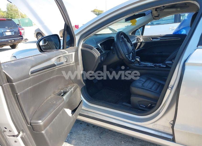 Photo 5 of 2013 Ford Fusion SE (VIN 3FA6P0HR9DR144795)