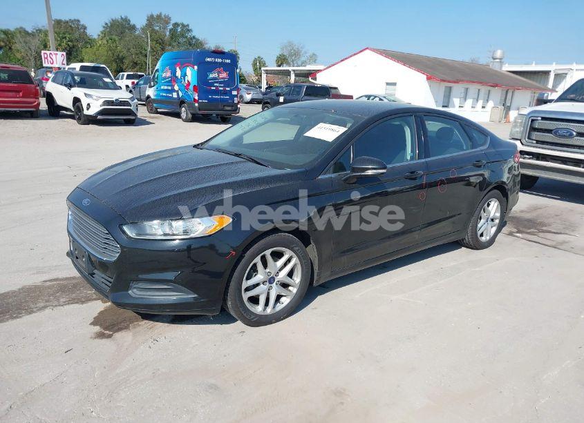 Photo 2 of 2013 Ford Fusion SE (VIN 3FA6P0HR9DR358203)