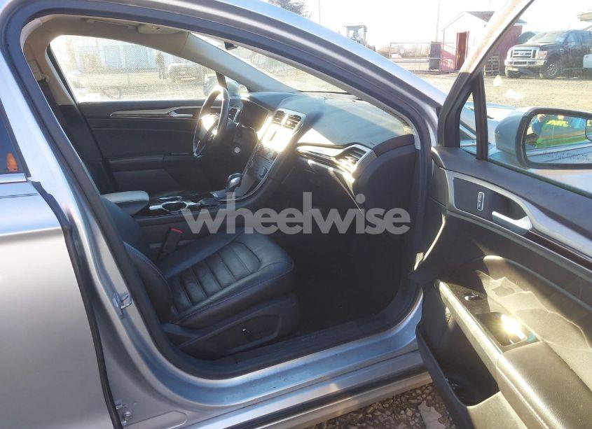 Photo 5 of 2013 Ford Fusion SE (VIN 3FA6P0HRXDR126208)