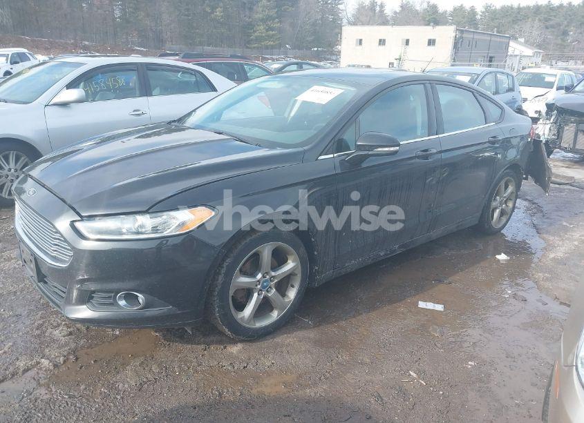 Photo 2 of 2013 Ford Fusion SE (VIN 3FA6P0HRXDR136642)