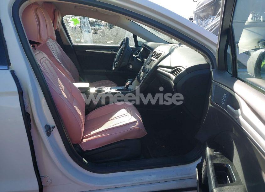 Photo 5 of 2013 Ford Fusion SE (VIN 3FA6P0HRXDR256912)