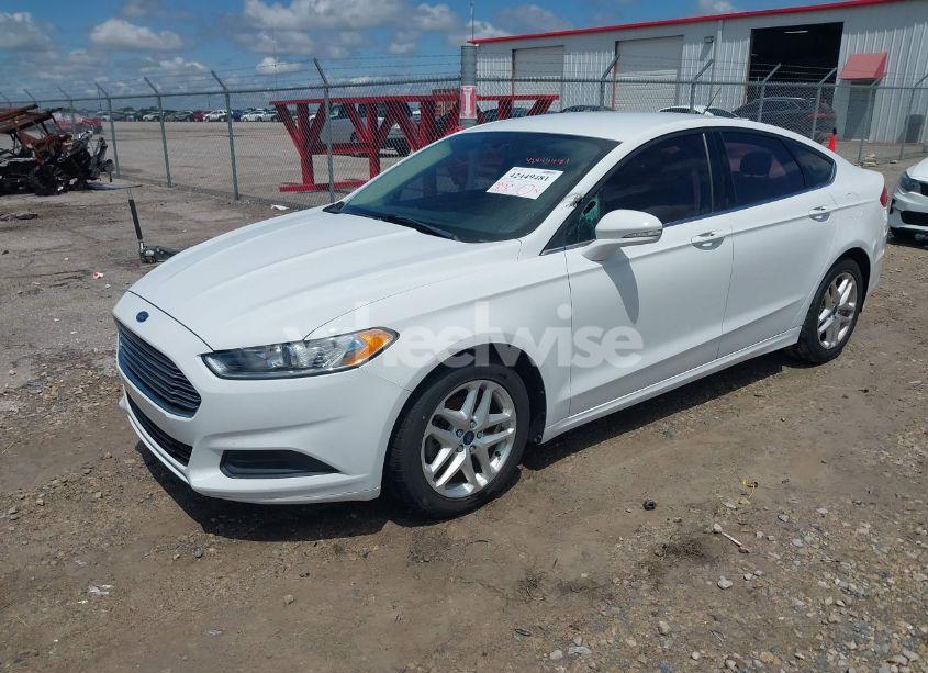 Photo 2 of 2013 Ford Fusion SE (VIN 3FA6P0HRXDR305946)