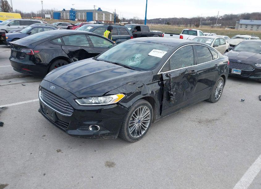 Photo 2 of 2013 Ford Fusion SE (VIN 3FA6P0HRXDR343516)