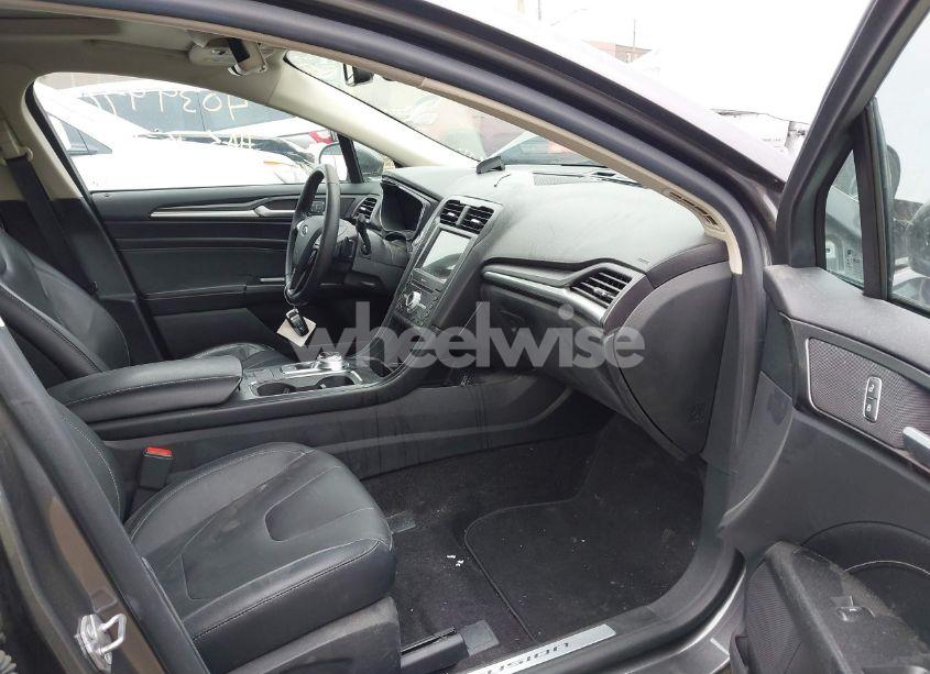 Photo 5 of 2020 Ford Fusion TITANIUM (VIN 3FA6P0K92LR119924)