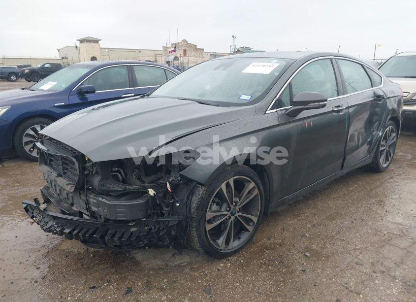 Photo 2 of 2020 Ford Fusion TITANIUM (VIN 3FA6P0K97LR192657)