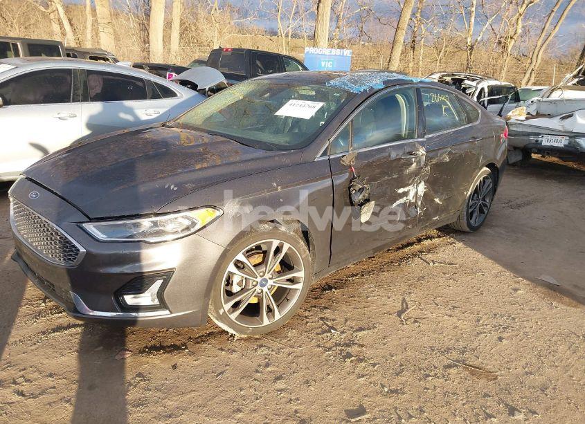 Photo 2 of 2019 Ford Fusion TITANIUM (VIN 3FA6P0K99KR265039)