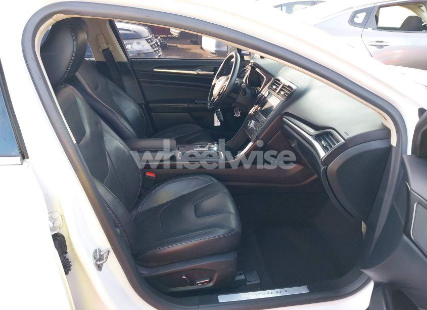 Photo 5 of 2020 Ford Fusion TITANIUM (VIN 3FA6P0K9XLR118214)