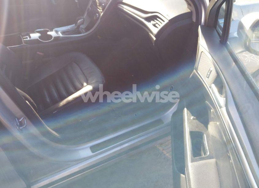 Photo 5 of 2015 Ford Fusion HYBRID SE (VIN 3FA6P0LU0FR157739)