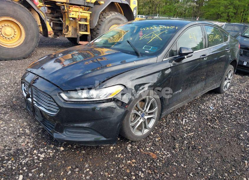 Photo 2 of 2015 Ford Fusion HYBRID SE (VIN 3FA6P0LU0FR229409)