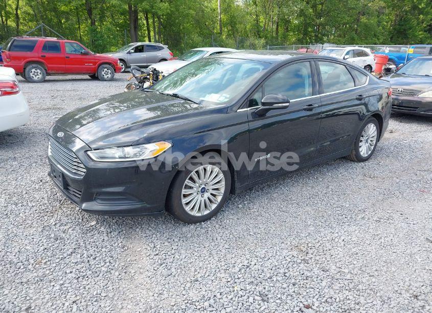 Photo 2 of 2015 Ford Fusion HYBRID SE (VIN 3FA6P0LU0FR236411)