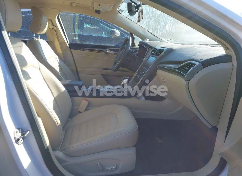 Photo 5 of 2016 Ford Fusion HYBRID SE (VIN 3FA6P0LU0GR133474)