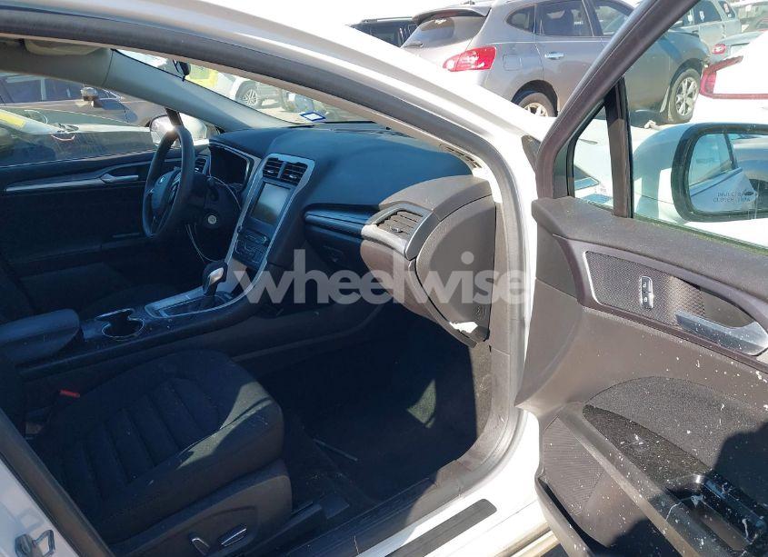 Photo 5 of 2016 Ford Fusion HYBRID SE (VIN 3FA6P0LU0GR227225)