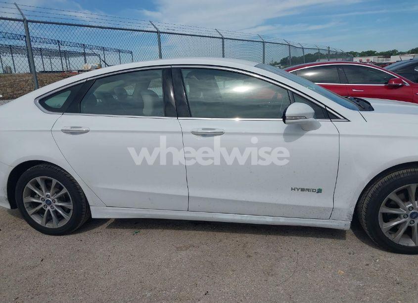 Photo 13 of 2017 Ford Fusion HYBRID SE (VIN 3FA6P0LU0HR165083)