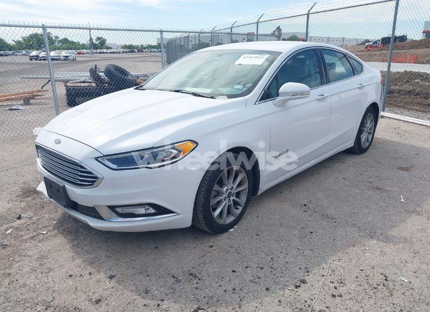 Photo 2 of 2017 Ford Fusion HYBRID SE (VIN 3FA6P0LU0HR165083)