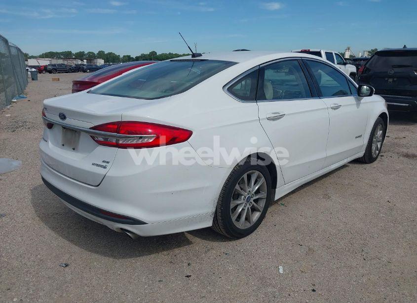 Photo 4 of 2017 Ford Fusion HYBRID SE (VIN 3FA6P0LU0HR165083)