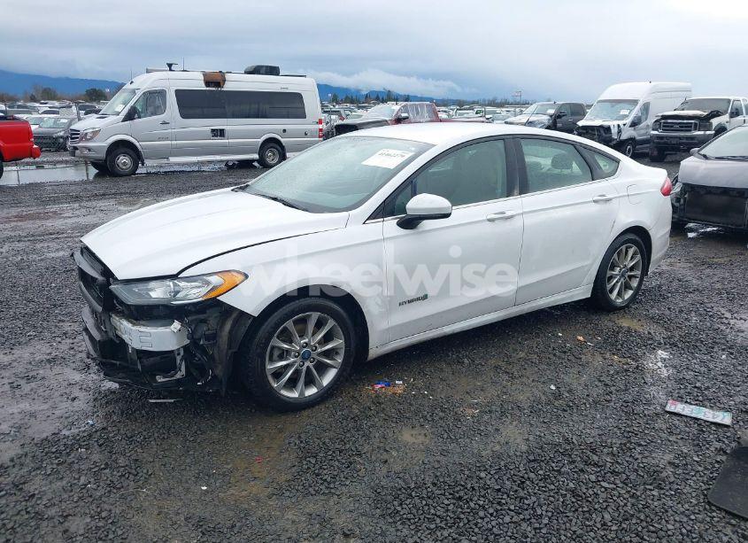 Photo 2 of 2017 Ford Fusion HYBRID SE (VIN 3FA6P0LU0HR238369)