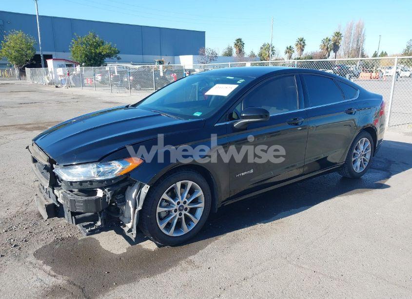 Photo 2 of 2017 Ford Fusion HYBRID SE (VIN 3FA6P0LU0HR258217)