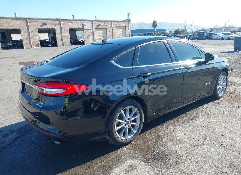 Photo 4 of 2017 Ford Fusion HYBRID SE (VIN 3FA6P0LU0HR258217)