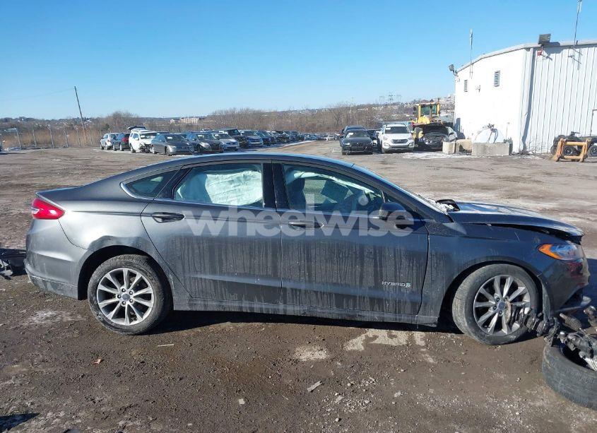 Photo 13 of 2017 Ford Fusion HYBRID SE (VIN 3FA6P0LU0HR325558)