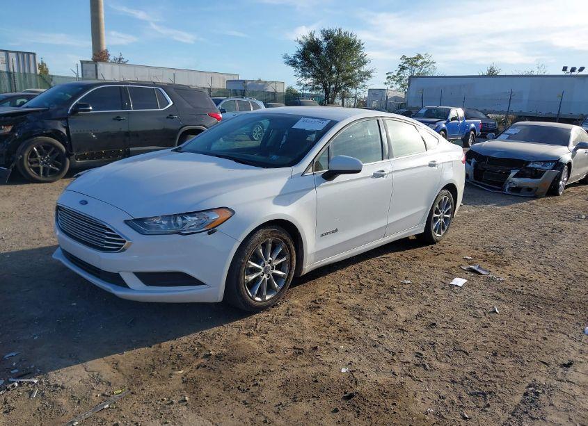 Photo 2 of 2017 Ford Fusion HYBRID SE (VIN 3FA6P0LU0HR384917)