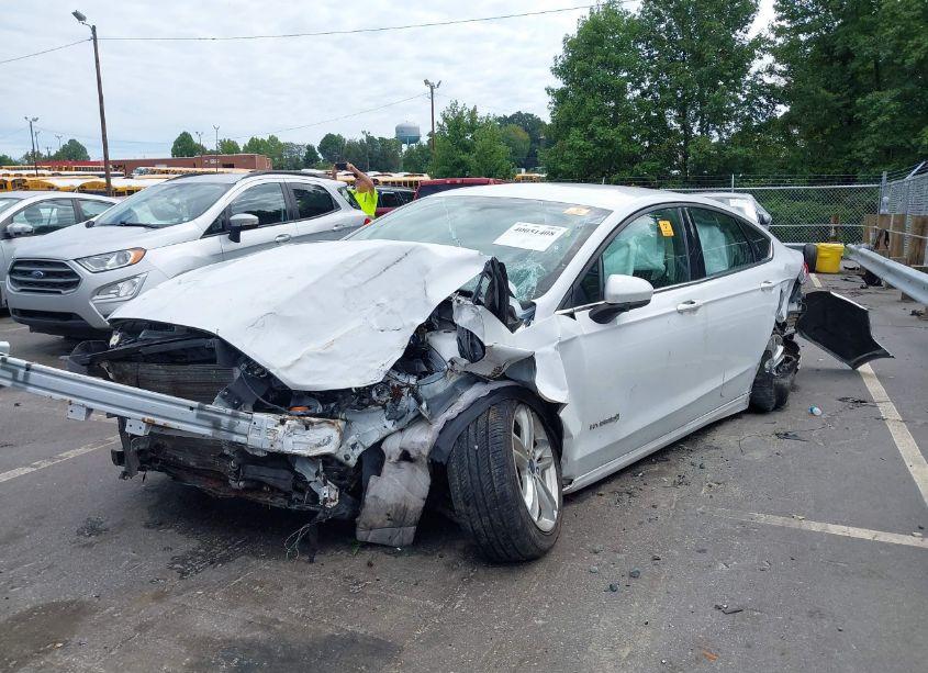 Photo 2 of 2018 Ford Fusion HYBRID SE (VIN 3FA6P0LU0JR193827)