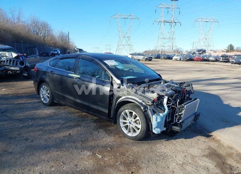 2019 Ford Fusion HYBRID SE (VIN 3FA6P0LU0KR101214) main photo