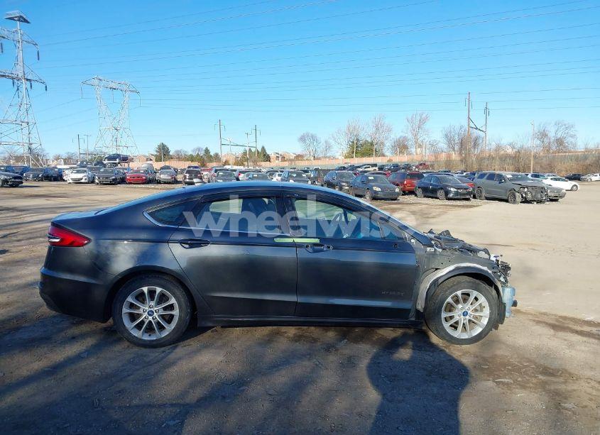 Photo 13 of 2019 Ford Fusion HYBRID SE (VIN 3FA6P0LU0KR101214)