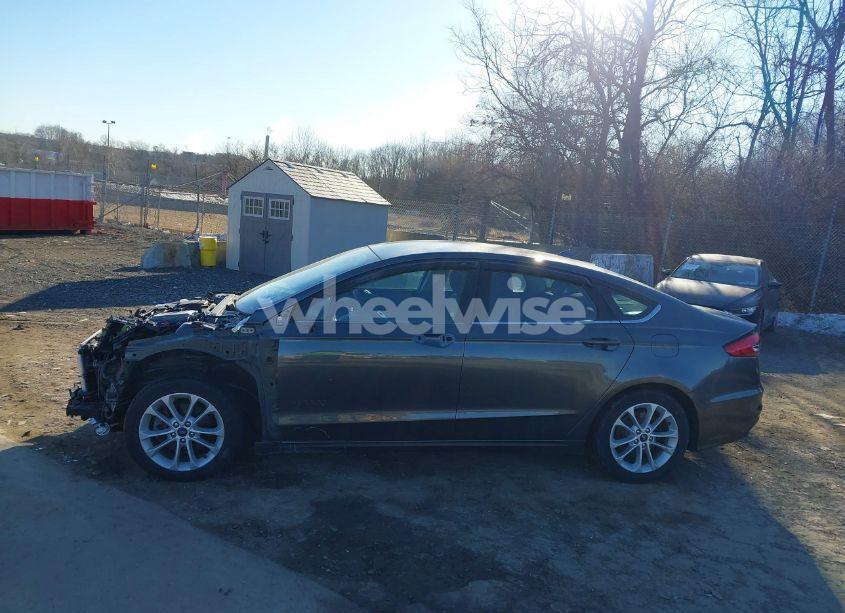 Photo 14 of 2019 Ford Fusion HYBRID SE (VIN 3FA6P0LU0KR101214)