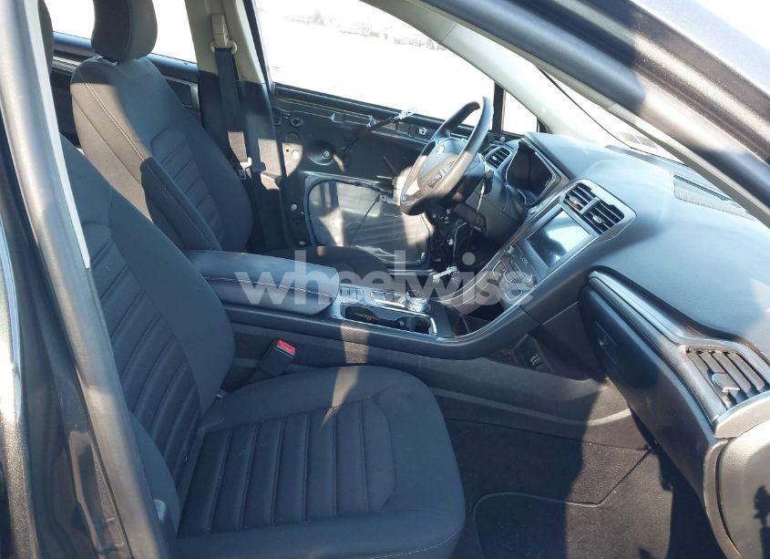 Photo 5 of 2019 Ford Fusion HYBRID SE (VIN 3FA6P0LU0KR101214)