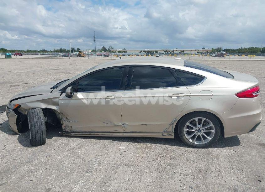 Photo 14 of 2019 Ford Fusion HYBRID SE (VIN 3FA6P0LU0KR155046)