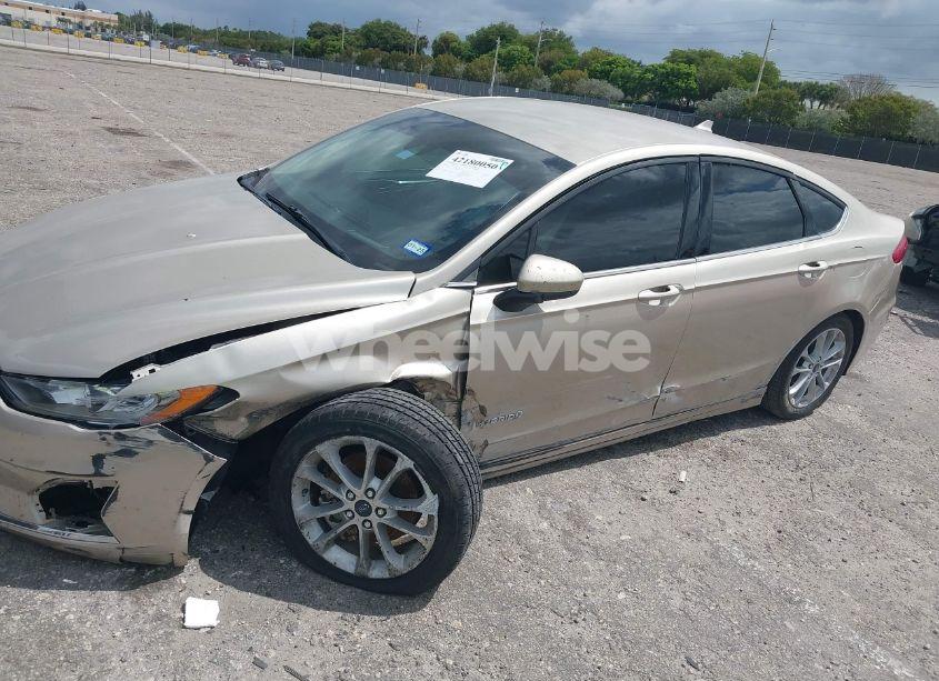 Photo 17 of 2019 Ford Fusion HYBRID SE (VIN 3FA6P0LU0KR155046)