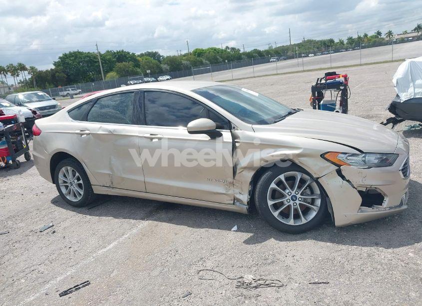 Photo 18 of 2019 Ford Fusion HYBRID SE (VIN 3FA6P0LU0KR155046)