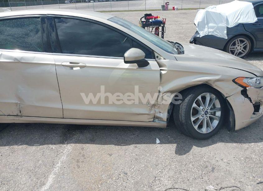 Photo 19 of 2019 Ford Fusion HYBRID SE (VIN 3FA6P0LU0KR155046)