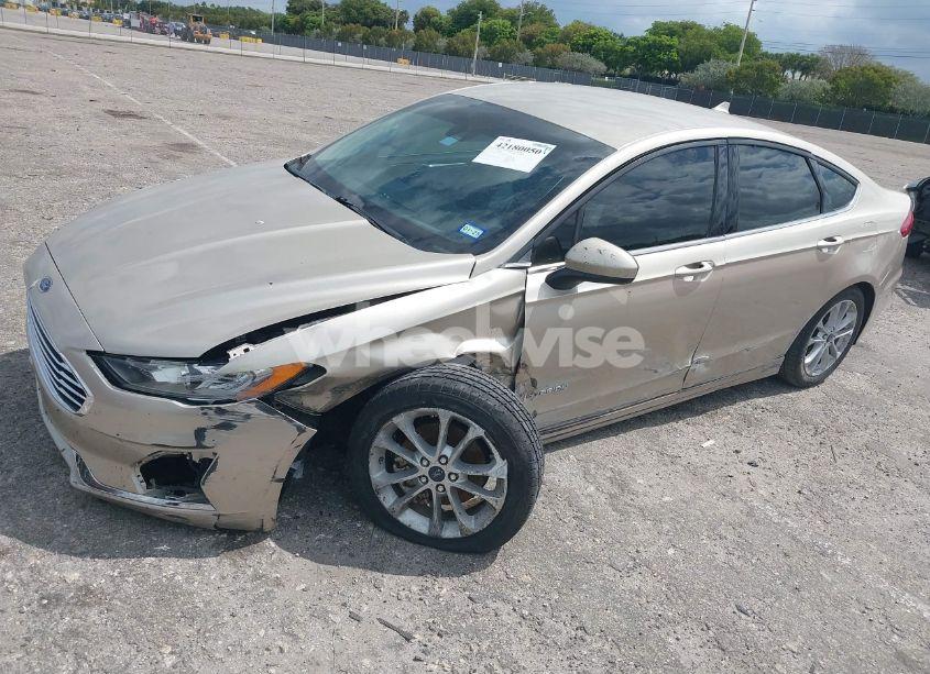 Photo 2 of 2019 Ford Fusion HYBRID SE (VIN 3FA6P0LU0KR155046)